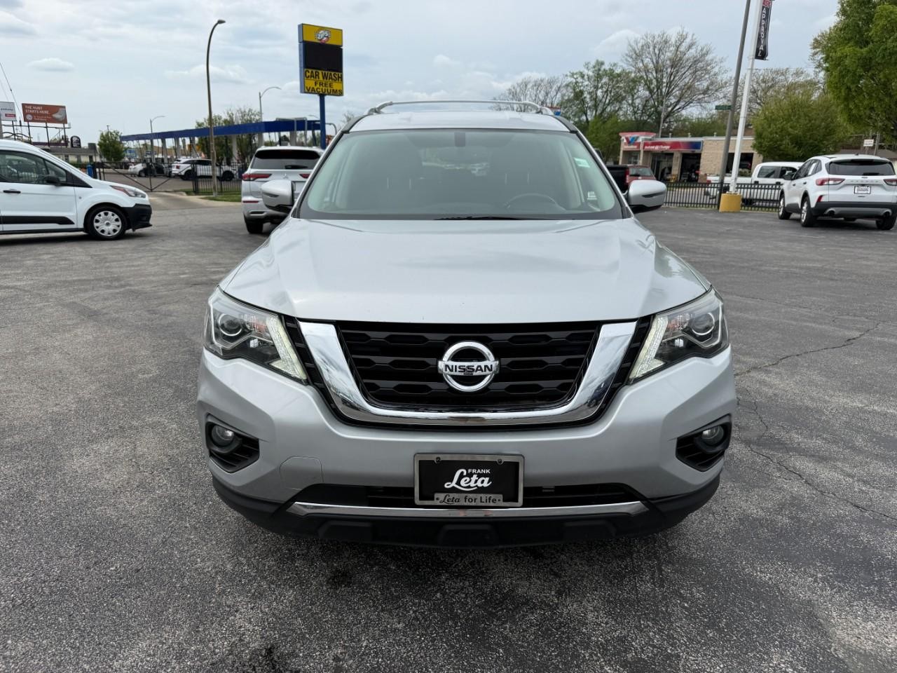 Nissan Pathfinder Vehicle Full-screen Gallery Image 09