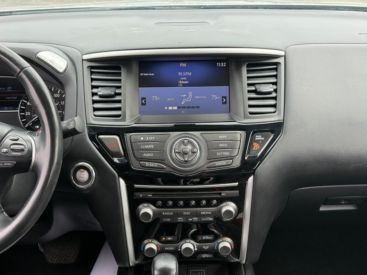 Nissan Pathfinder Vehicle Full-screen Gallery Image 13