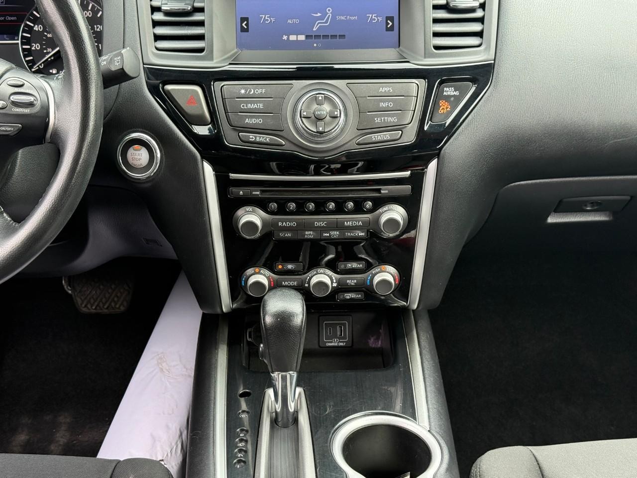 Nissan Pathfinder Vehicle Full-screen Gallery Image 14