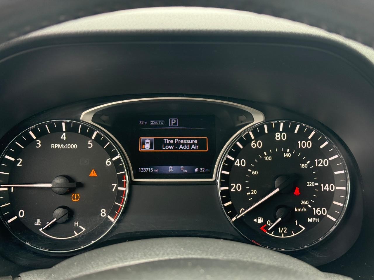 Nissan Pathfinder Vehicle Full-screen Gallery Image 20