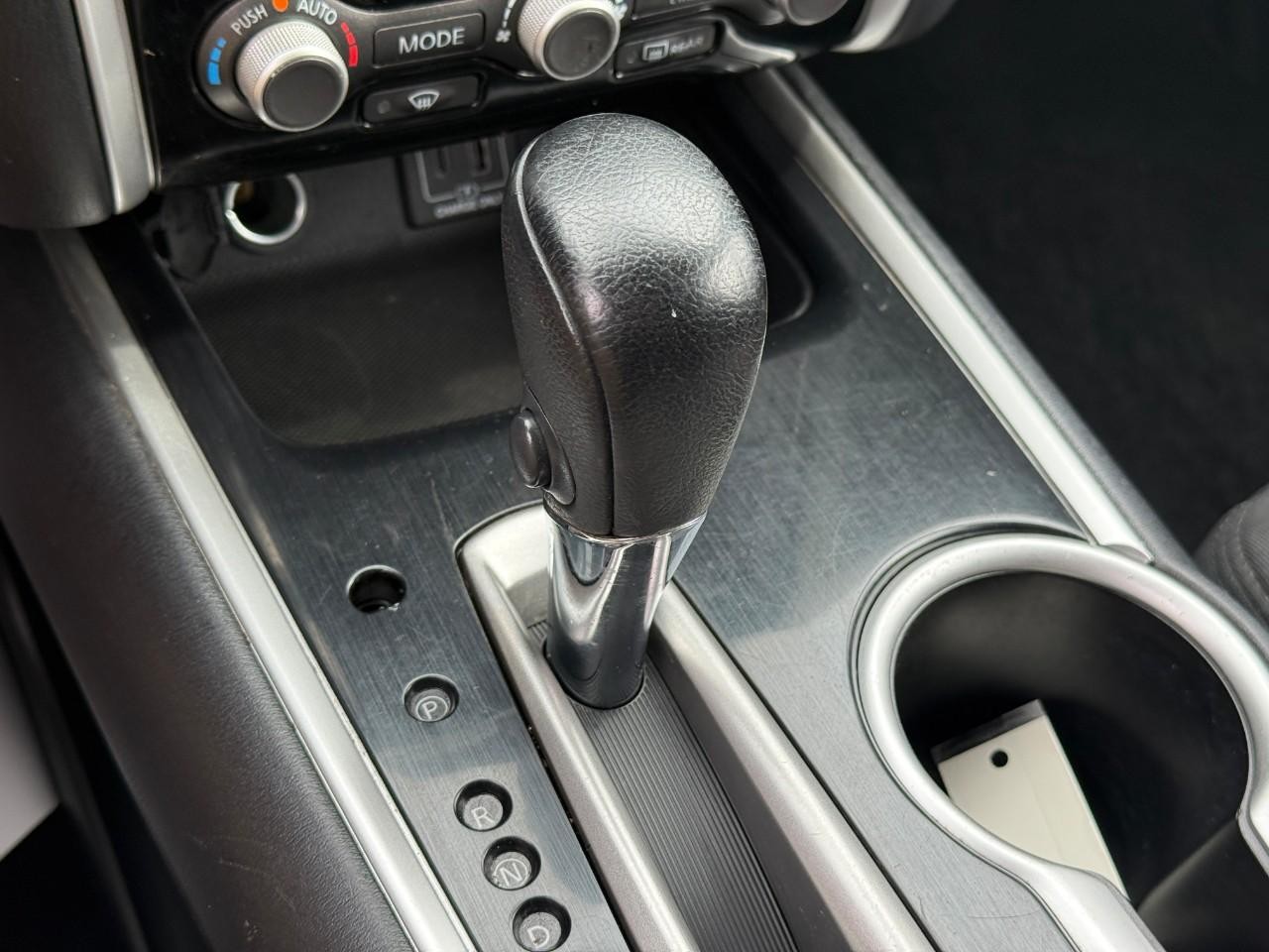 Nissan Pathfinder Vehicle Full-screen Gallery Image 21