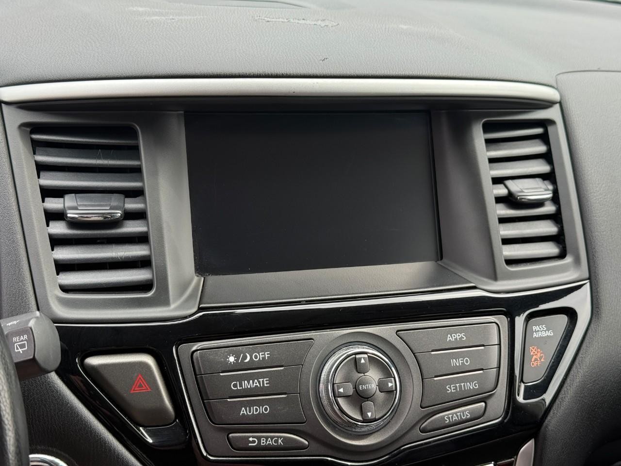 Nissan Pathfinder Vehicle Full-screen Gallery Image 22