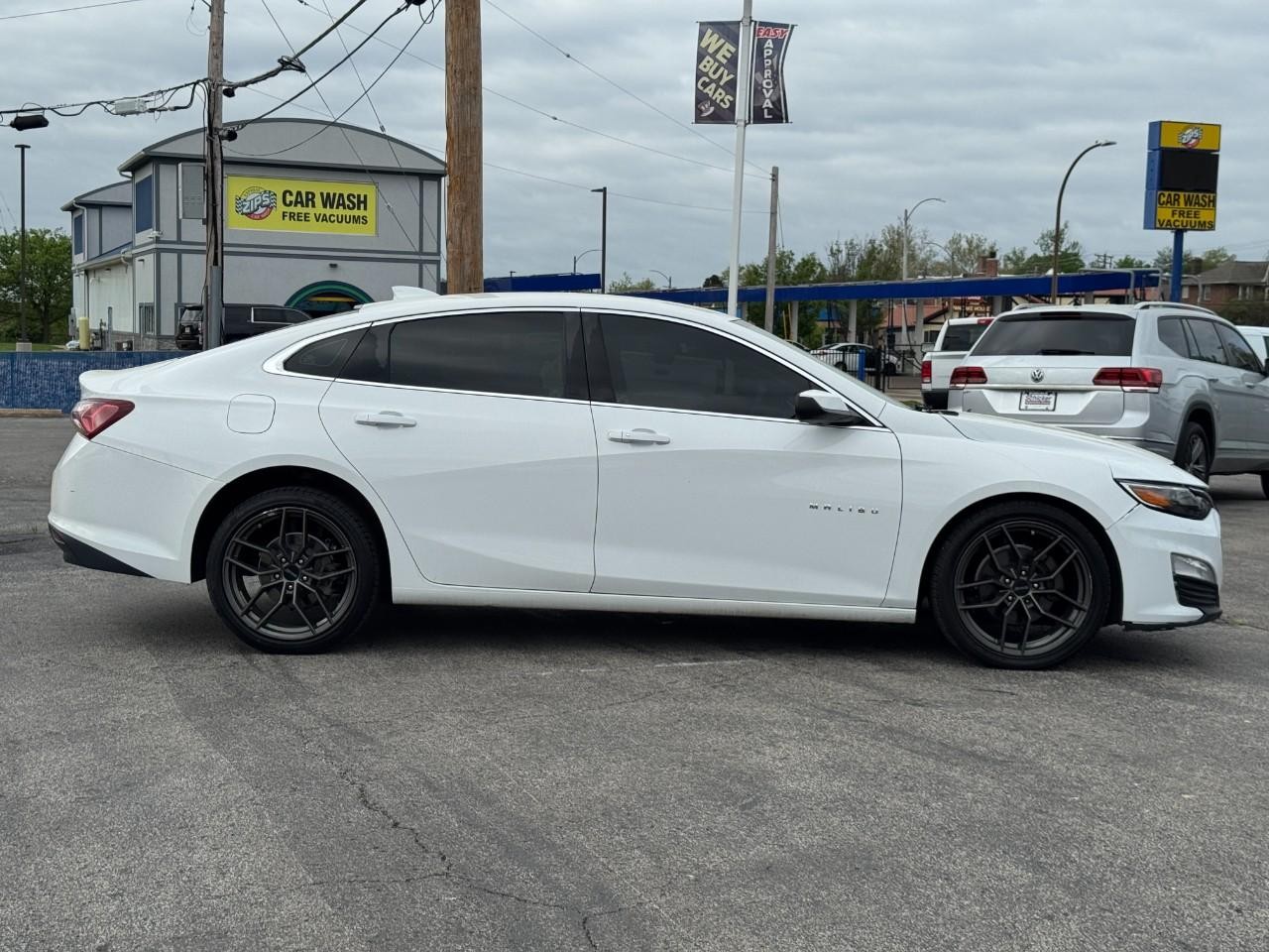 Chevrolet Malibu Vehicle Full-screen Gallery Image 05