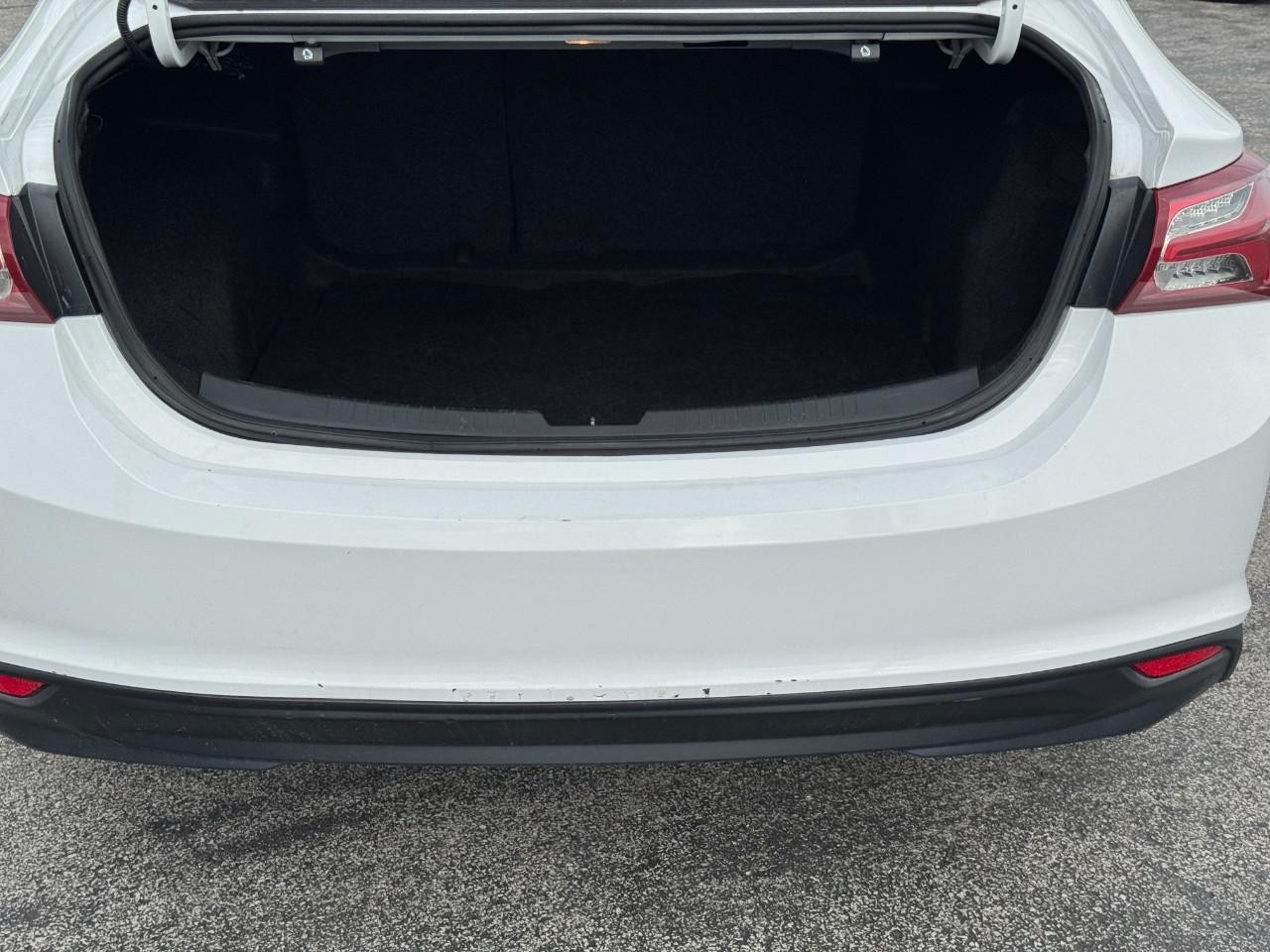 Chevrolet Malibu Vehicle Full-screen Gallery Image 06