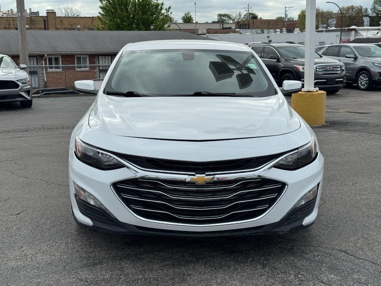 Chevrolet Malibu Vehicle Full-screen Gallery Image 09