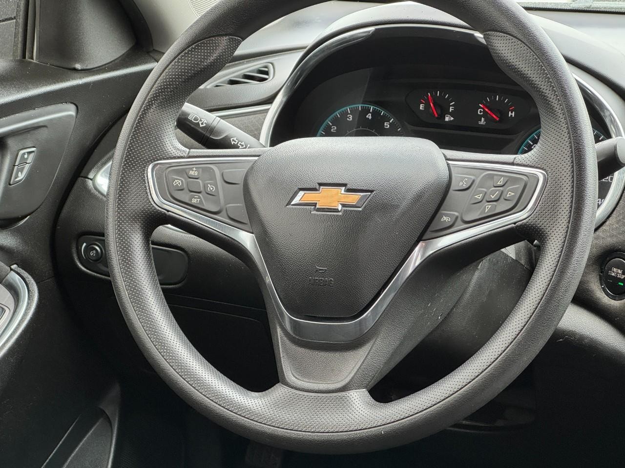 Chevrolet Malibu Vehicle Full-screen Gallery Image 12