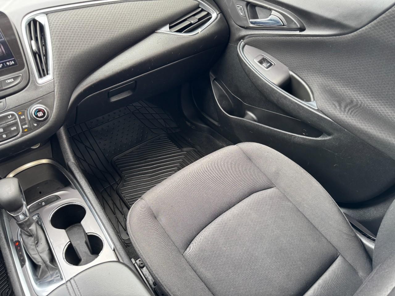 Chevrolet Malibu Vehicle Full-screen Gallery Image 15