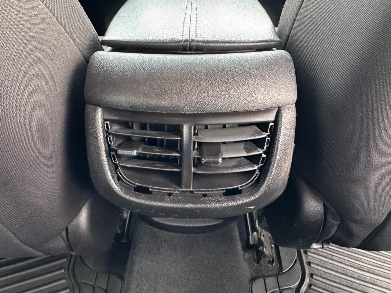 Chevrolet Malibu Vehicle Full-screen Gallery Image 16