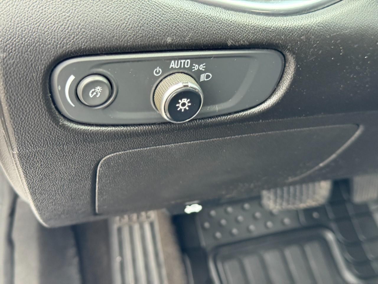 Chevrolet Malibu Vehicle Full-screen Gallery Image 17