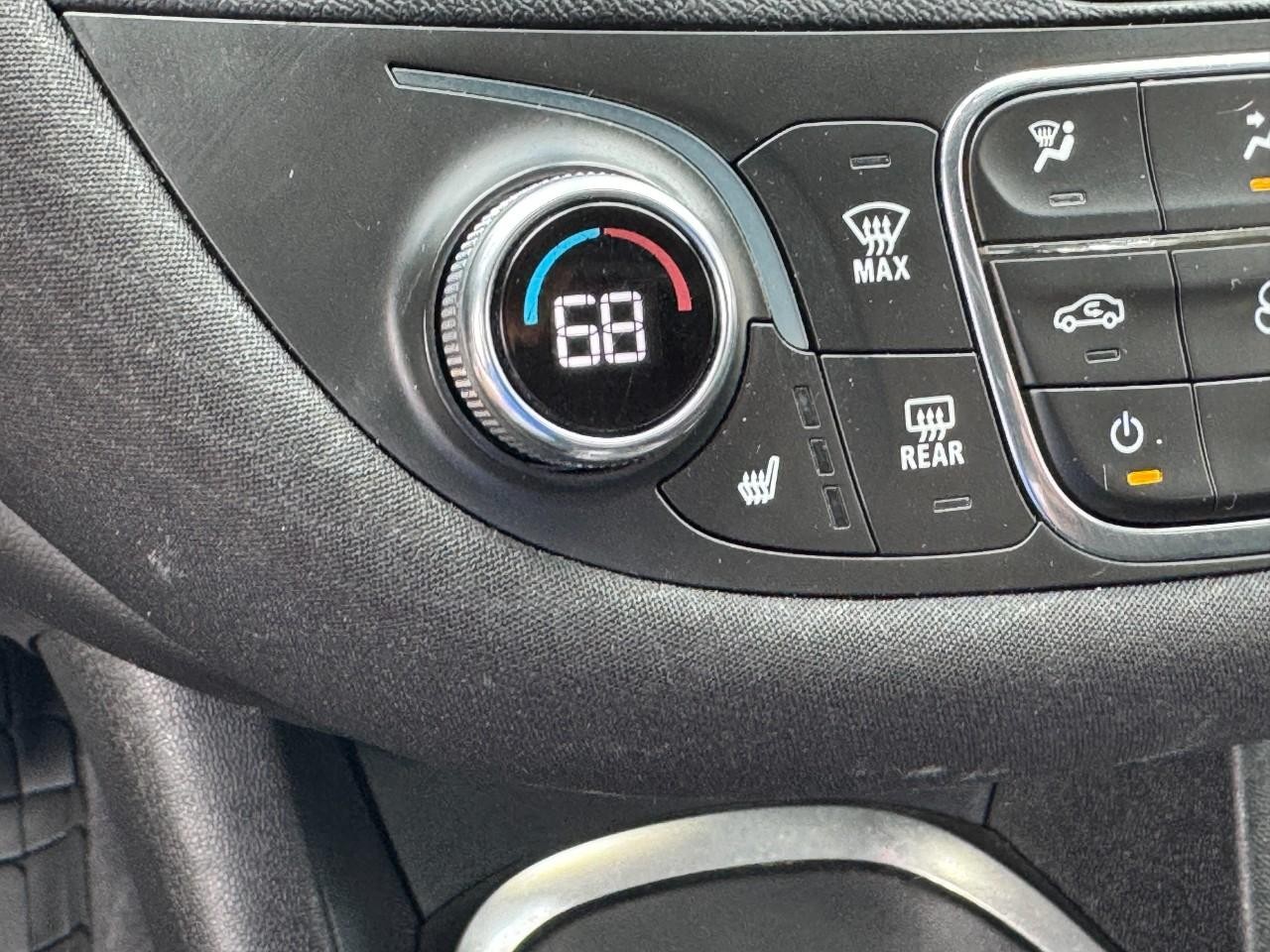 Chevrolet Malibu Vehicle Full-screen Gallery Image 22