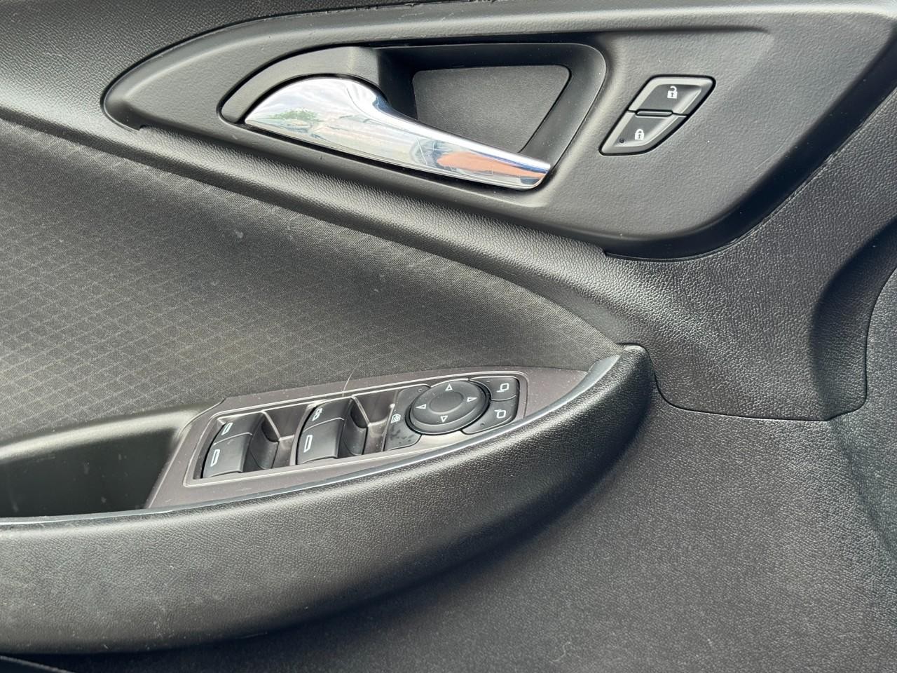 Chevrolet Malibu Vehicle Full-screen Gallery Image 23