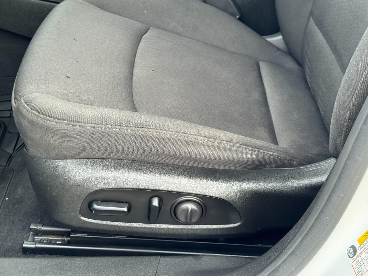 Chevrolet Malibu Vehicle Full-screen Gallery Image 24