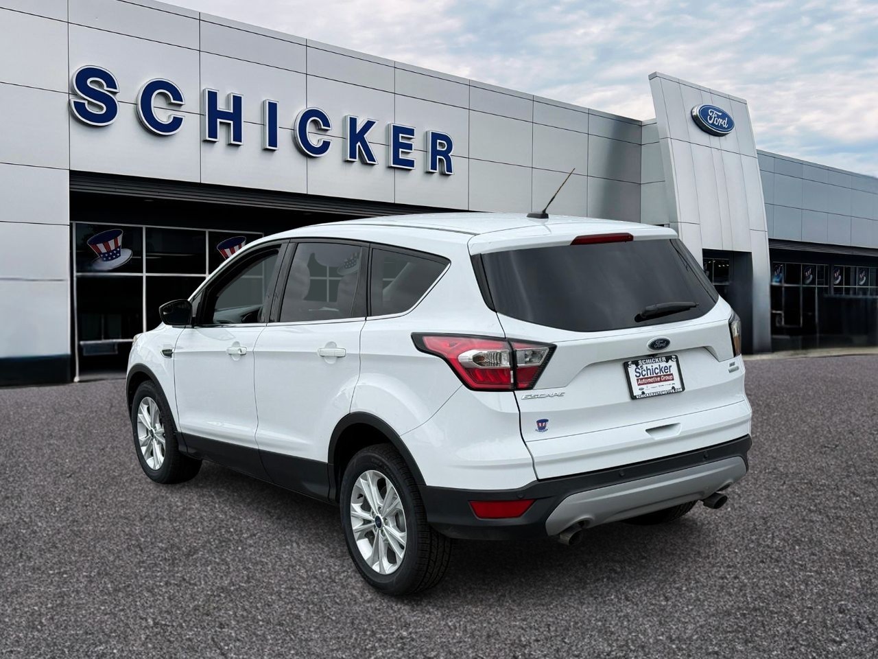 Ford Escape Vehicle Full-screen Gallery Image 03