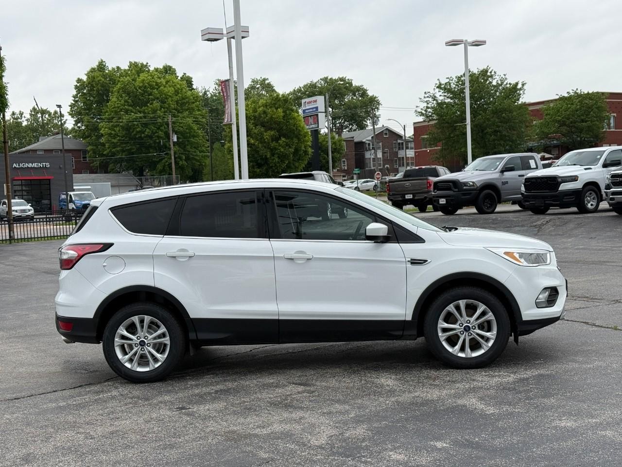 Ford Escape Vehicle Full-screen Gallery Image 05