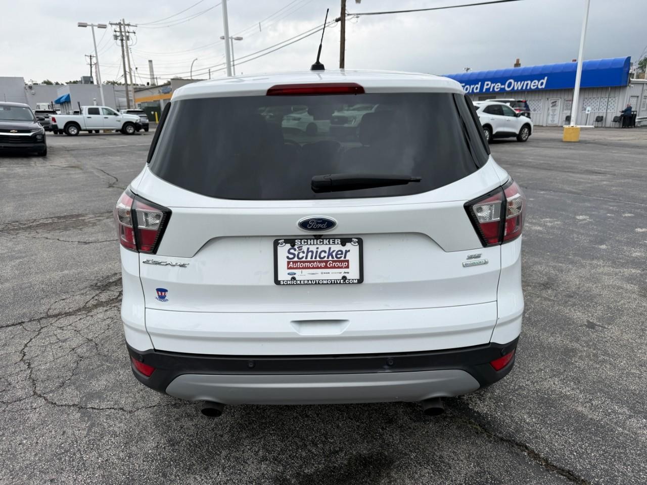 Ford Escape Vehicle Full-screen Gallery Image 09