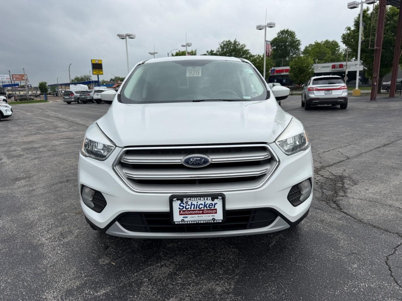 Ford Escape Vehicle Full-screen Gallery Image 10