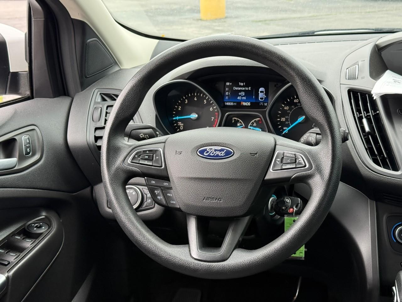 Ford Escape Vehicle Full-screen Gallery Image 13