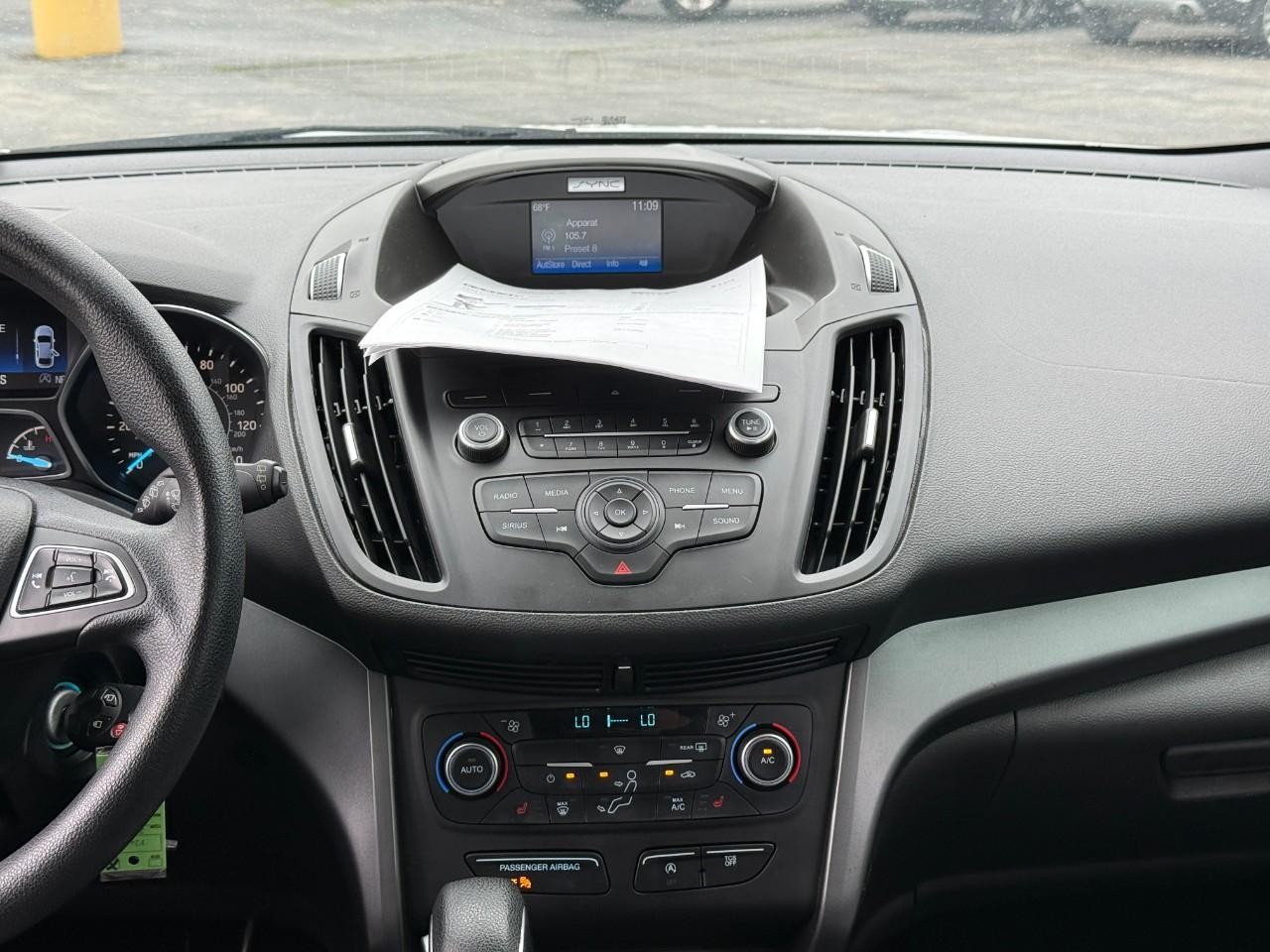 Ford Escape Vehicle Full-screen Gallery Image 14