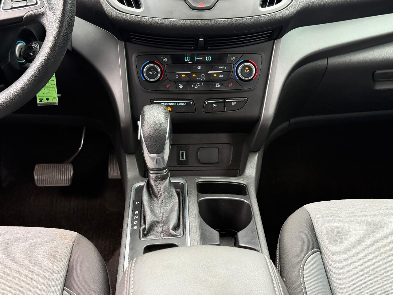 Ford Escape Vehicle Full-screen Gallery Image 16
