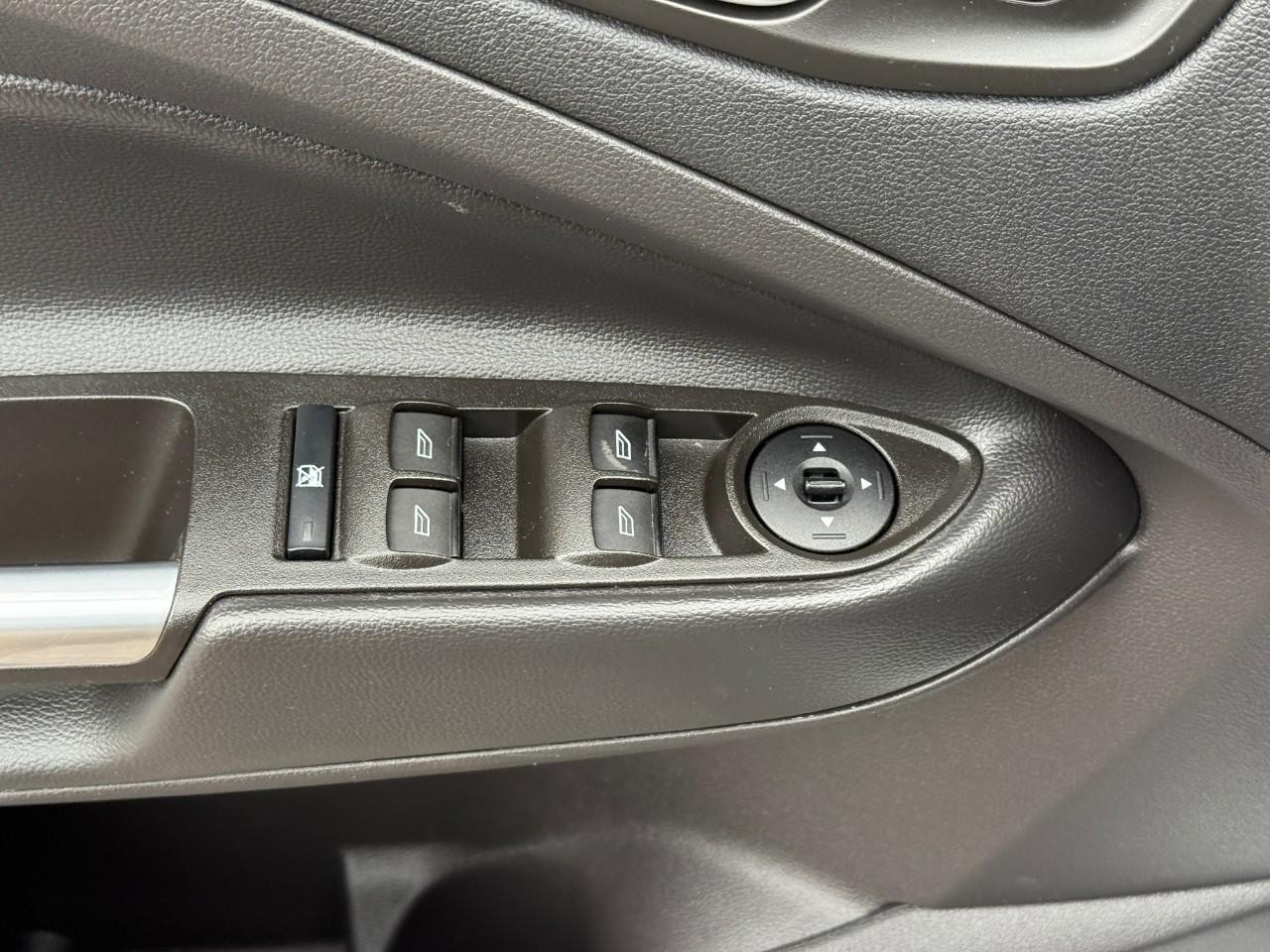Ford Escape Vehicle Full-screen Gallery Image 18