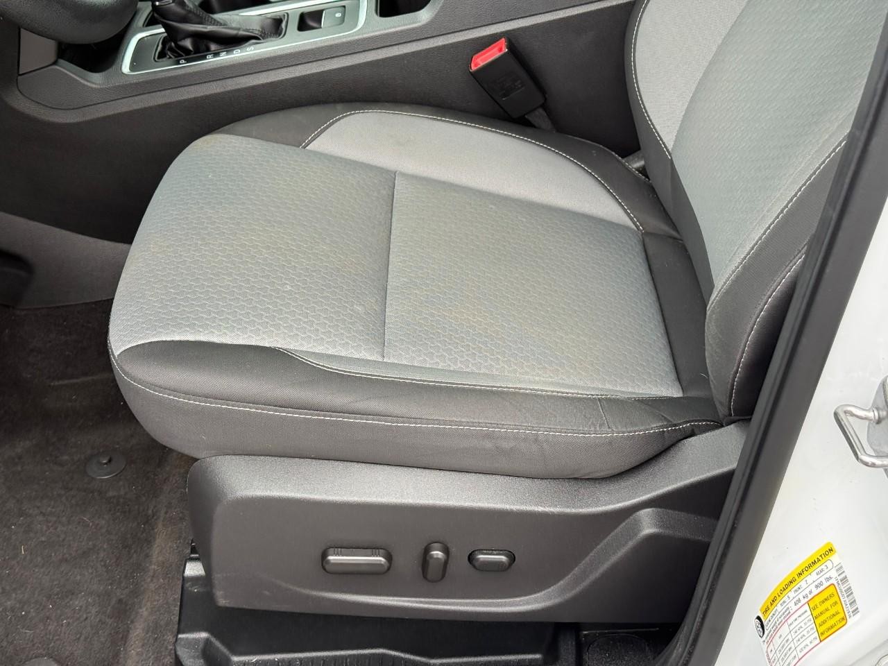 Ford Escape Vehicle Full-screen Gallery Image 19