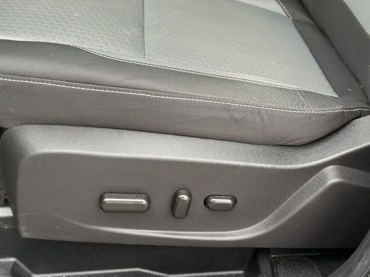 Ford Escape Vehicle Full-screen Gallery Image 20