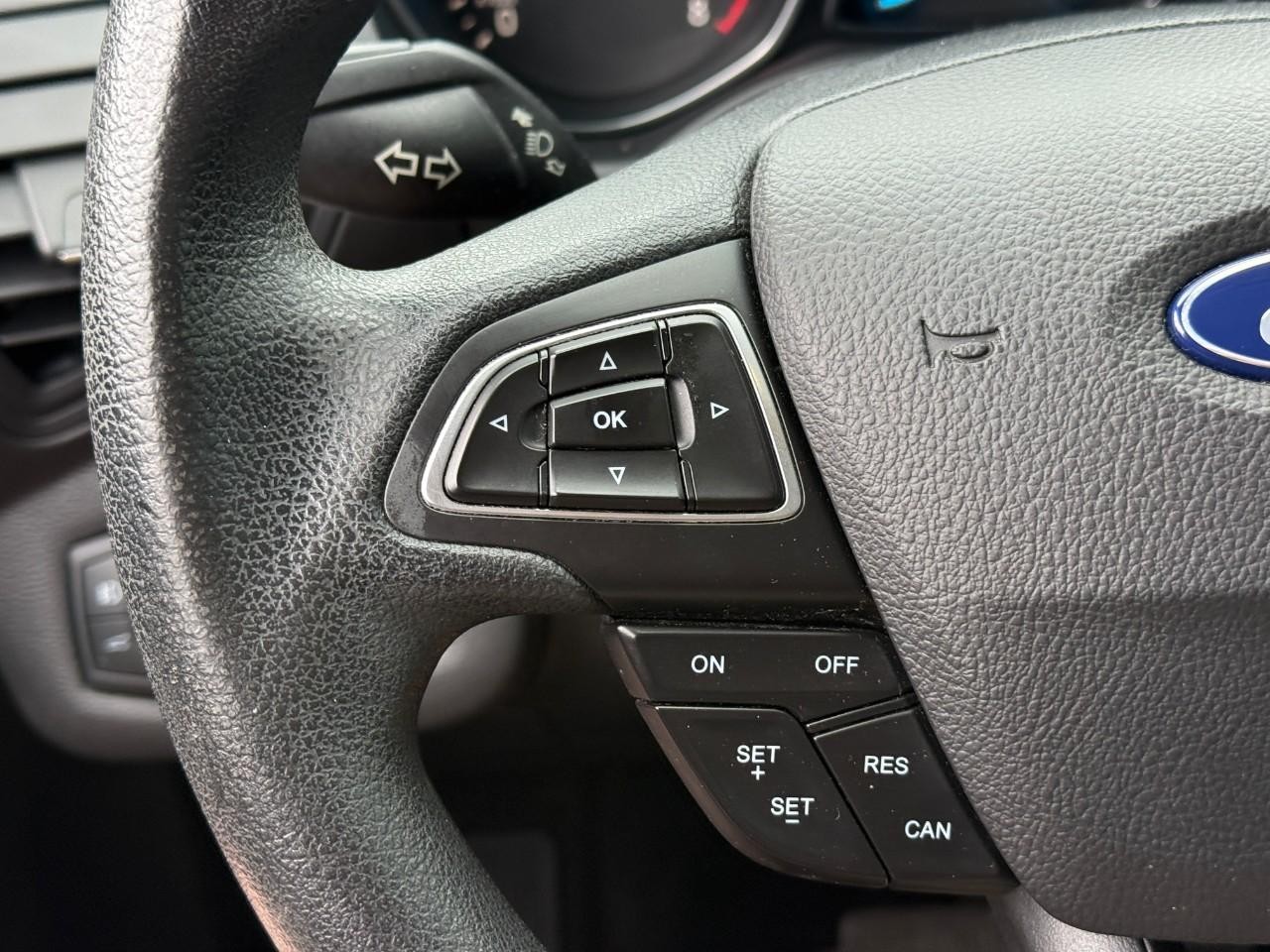 Ford Escape Vehicle Full-screen Gallery Image 21