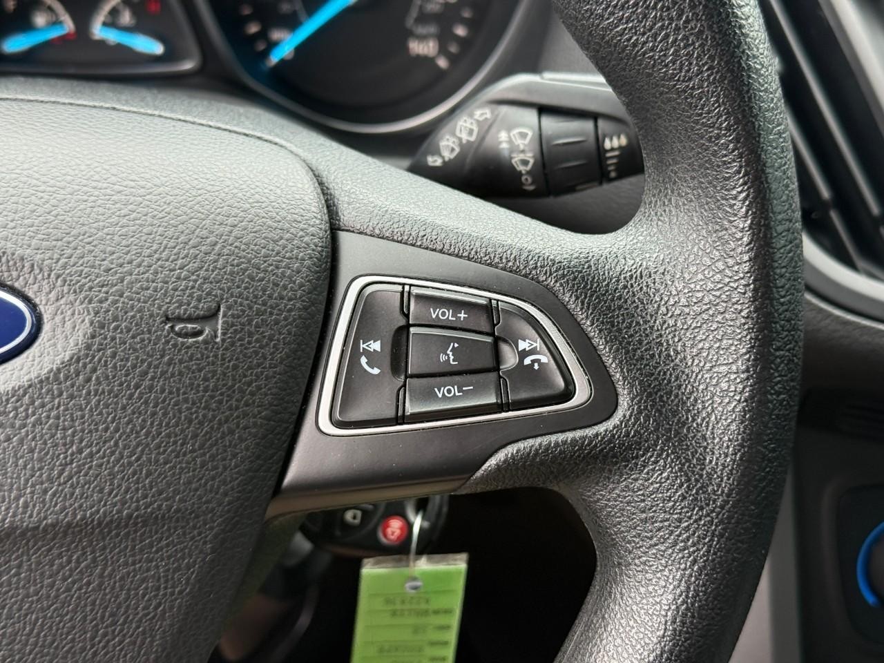 Ford Escape Vehicle Full-screen Gallery Image 22