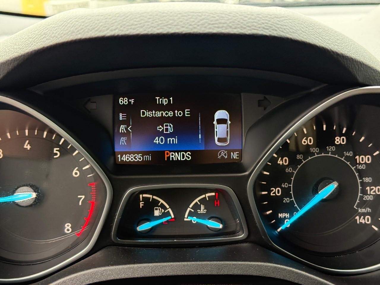 Ford Escape Vehicle Full-screen Gallery Image 23