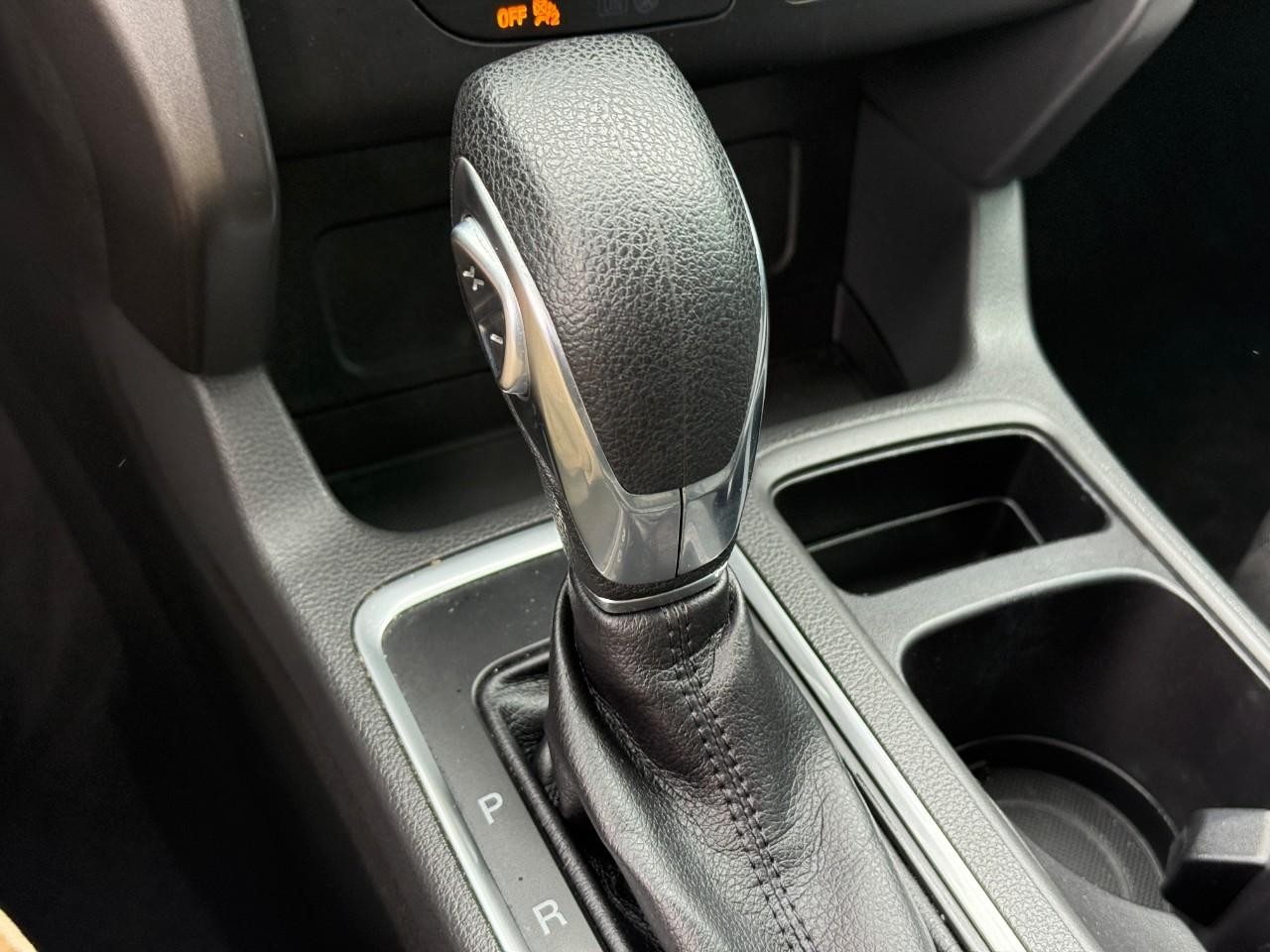 Ford Escape Vehicle Full-screen Gallery Image 24