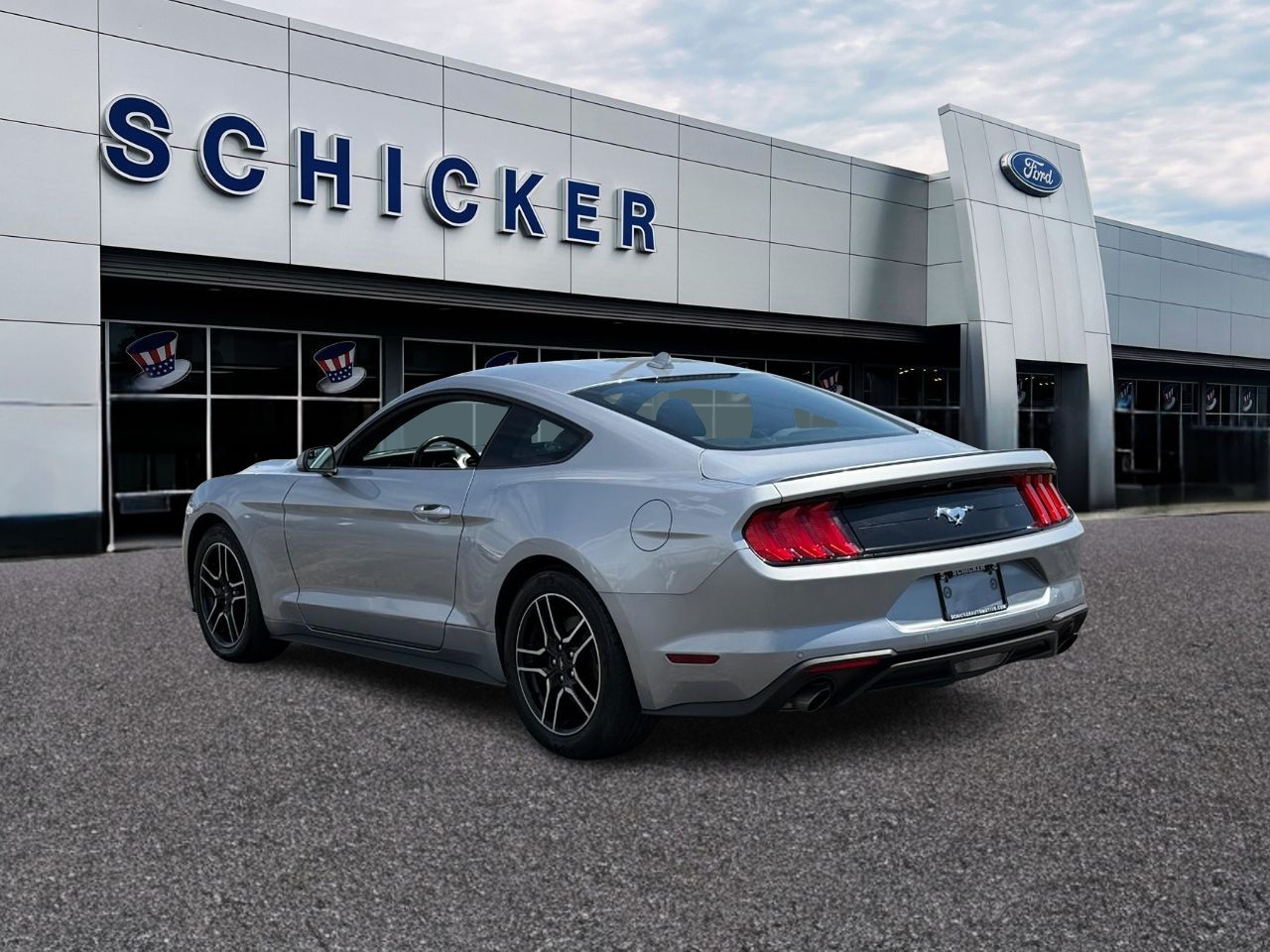 Ford Mustang Vehicle Full-screen Gallery Image 03