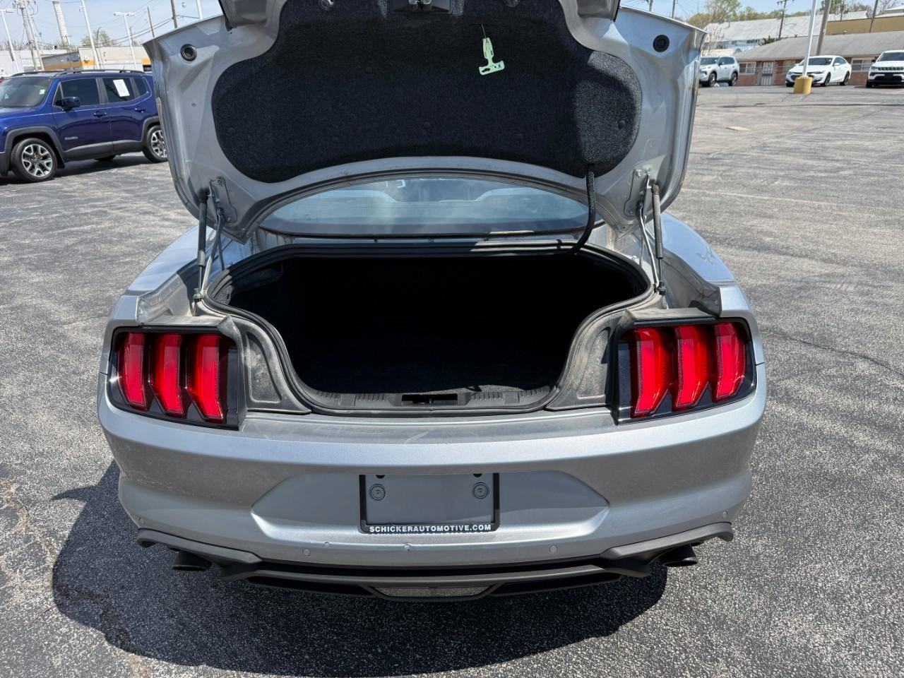 Ford Mustang Vehicle Full-screen Gallery Image 07