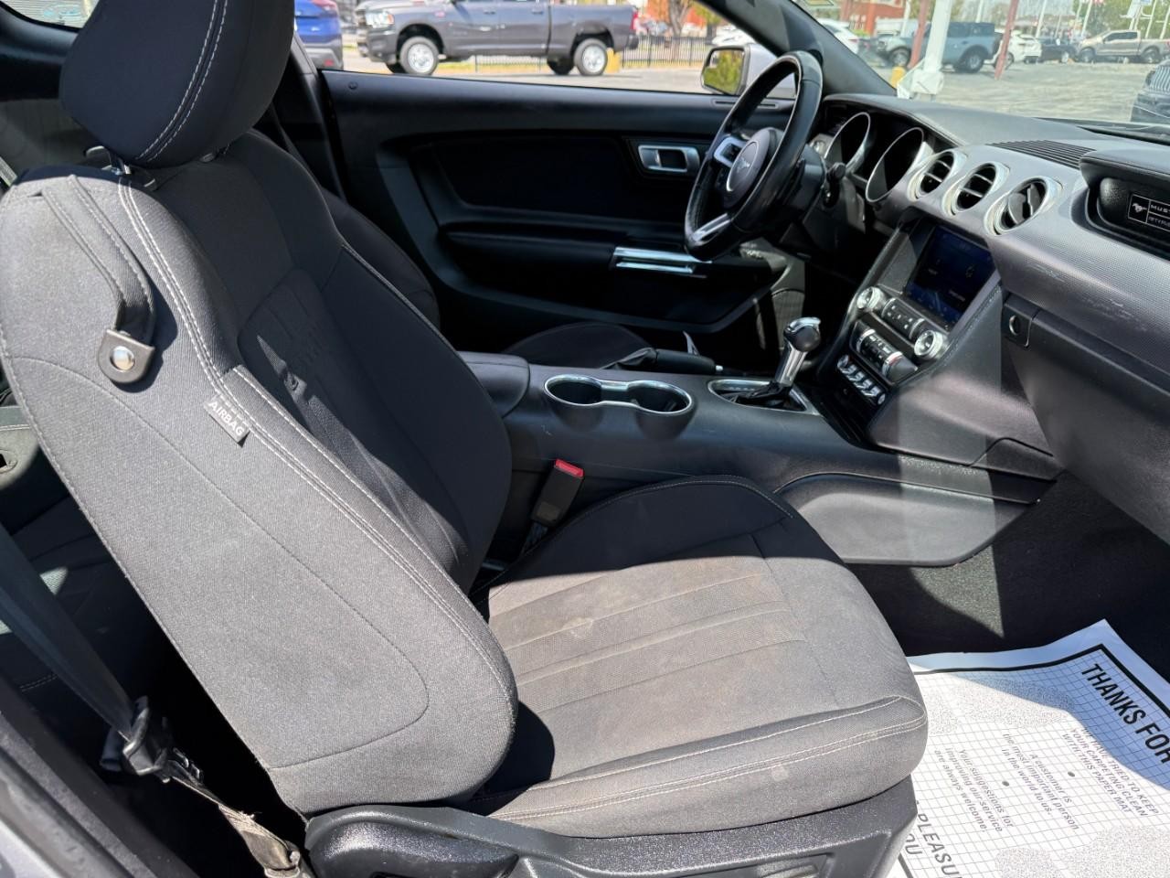 Ford Mustang Vehicle Full-screen Gallery Image 10