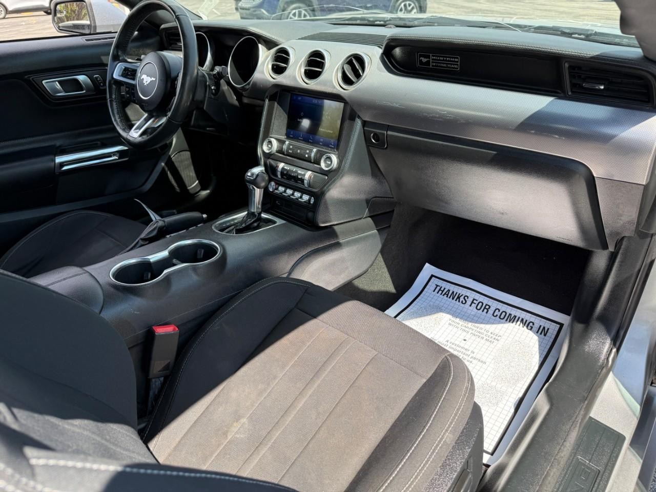 Ford Mustang Vehicle Full-screen Gallery Image 11