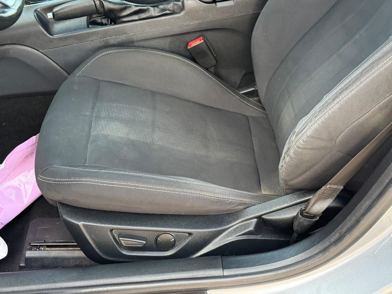 Ford Mustang Vehicle Full-screen Gallery Image 14