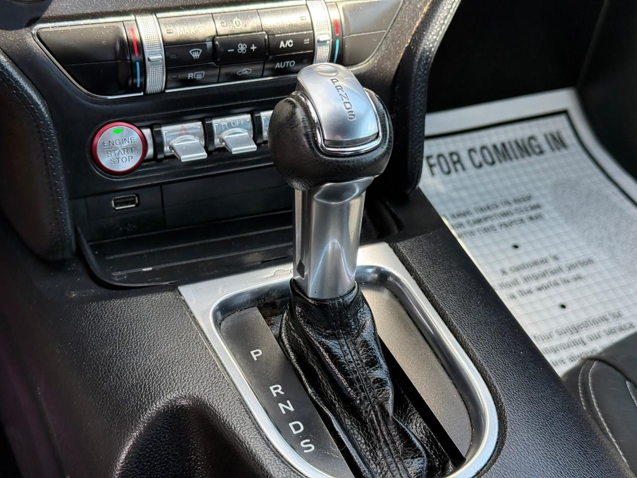 Ford Mustang Vehicle Full-screen Gallery Image 18