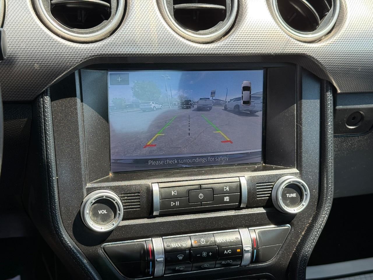 Ford Mustang Vehicle Full-screen Gallery Image 19