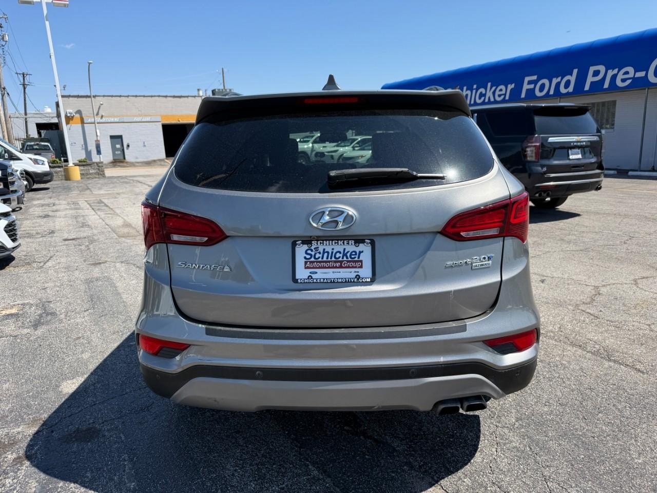 Hyundai Santa Fe Sport Vehicle Full-screen Gallery Image 08