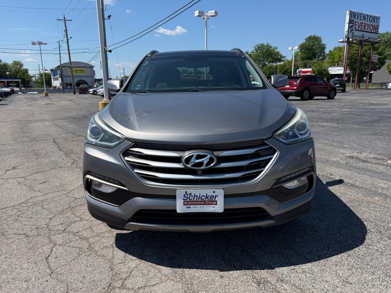 Hyundai Santa Fe Sport Vehicle Full-screen Gallery Image 09