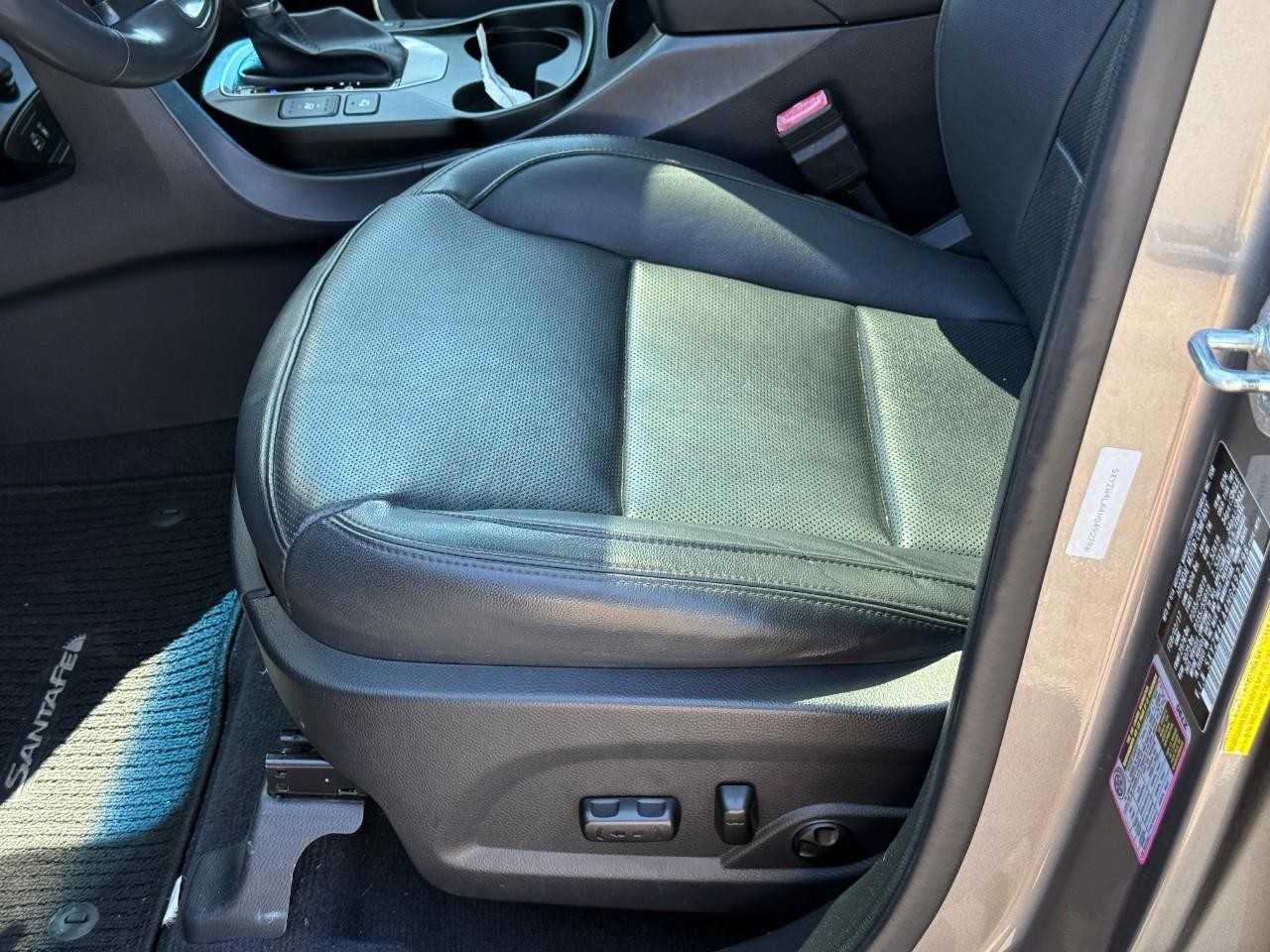 Hyundai Santa Fe Sport Vehicle Full-screen Gallery Image 18