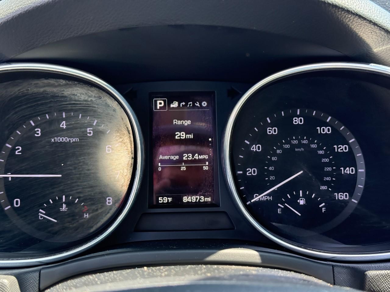 Hyundai Santa Fe Sport Vehicle Full-screen Gallery Image 22