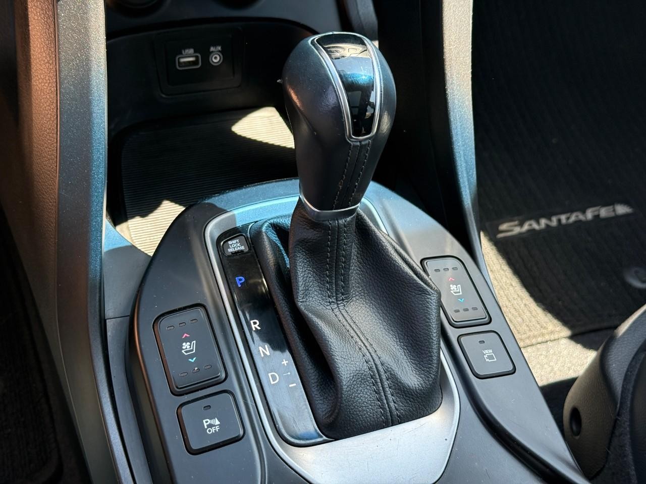 Hyundai Santa Fe Sport Vehicle Full-screen Gallery Image 24