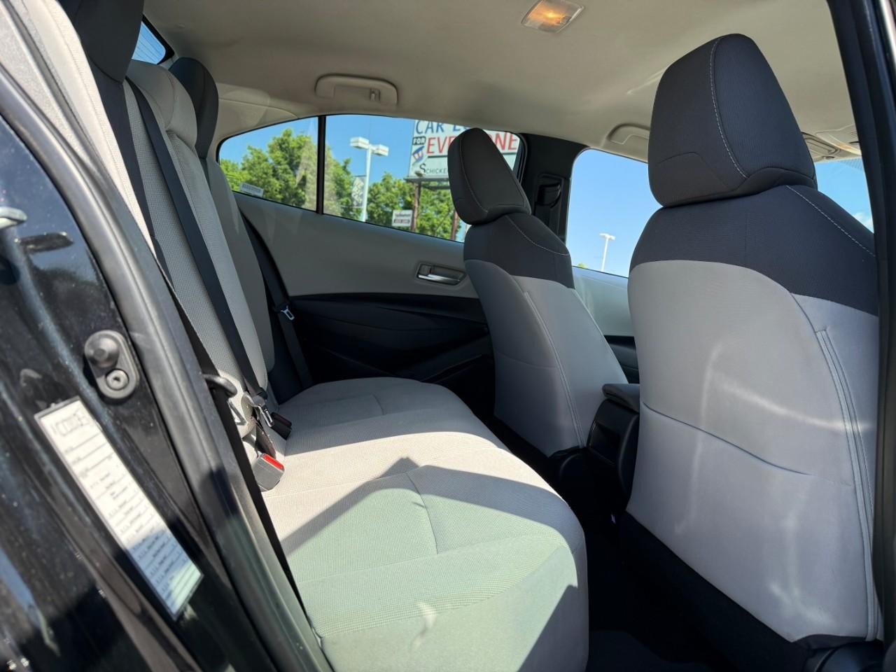 Toyota Corolla Vehicle Full-screen Gallery Image 09