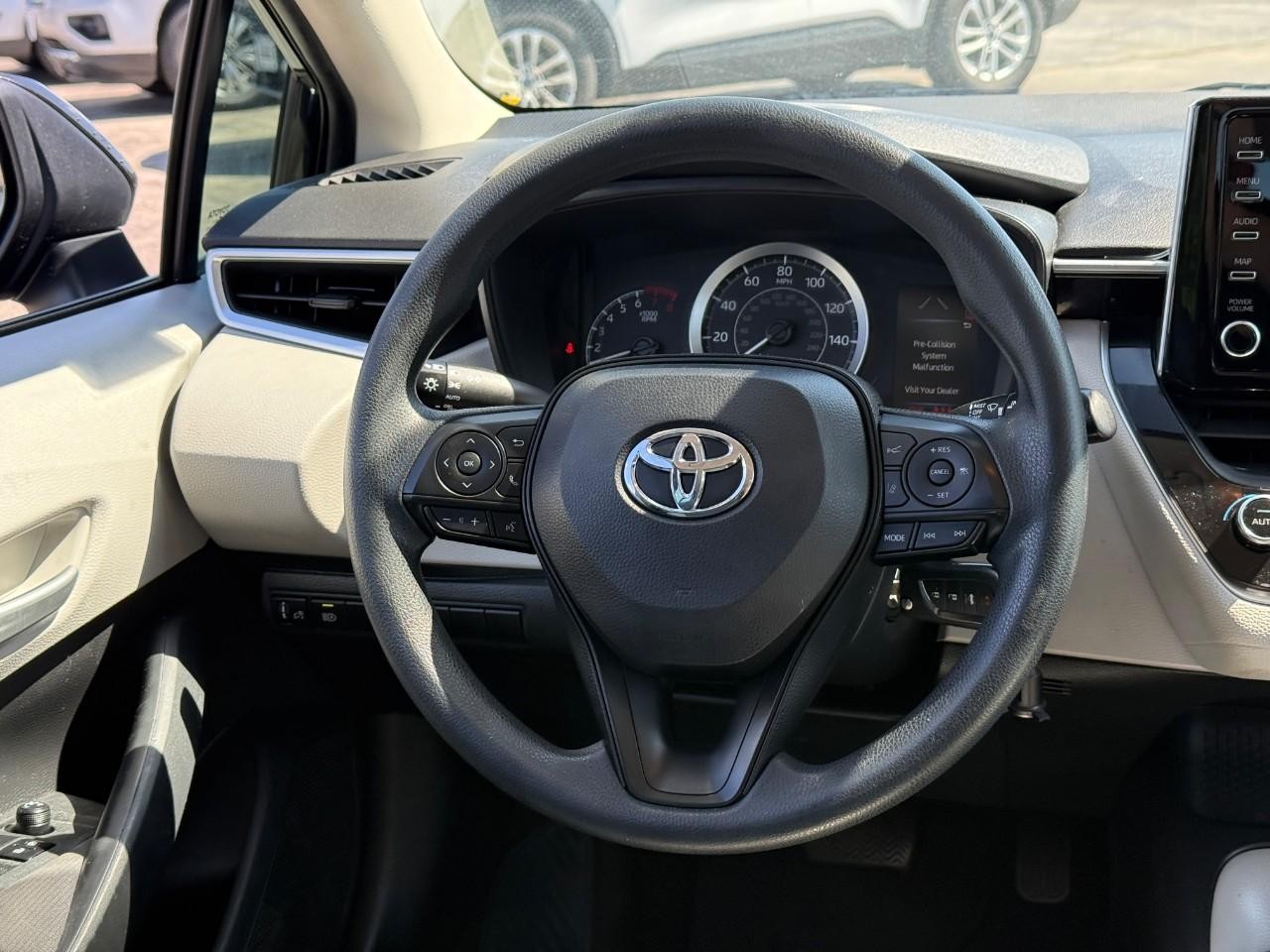 Toyota Corolla Vehicle Full-screen Gallery Image 11