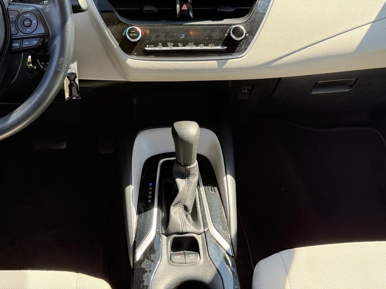 Toyota Corolla Vehicle Full-screen Gallery Image 13