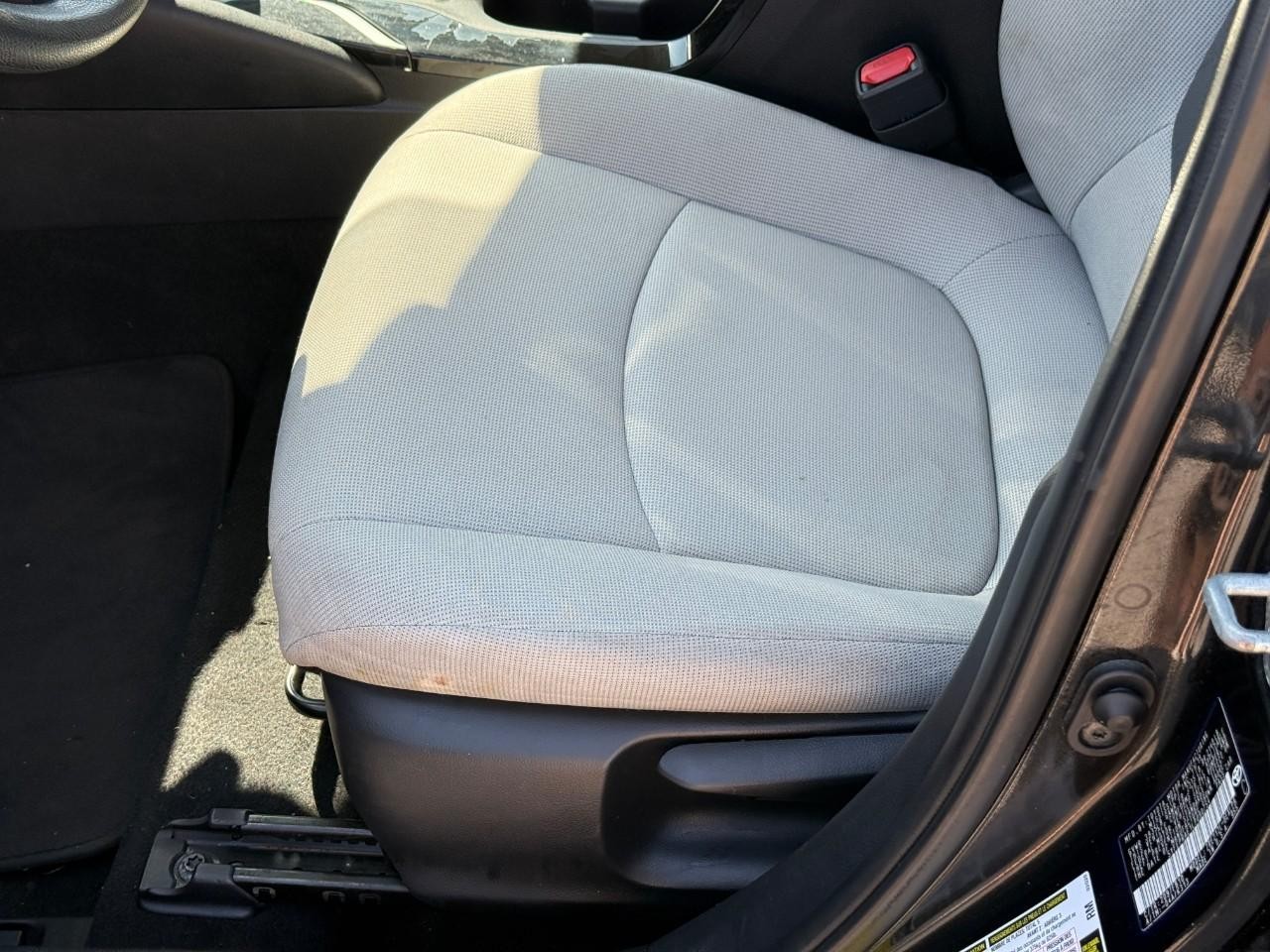 Toyota Corolla Vehicle Full-screen Gallery Image 15