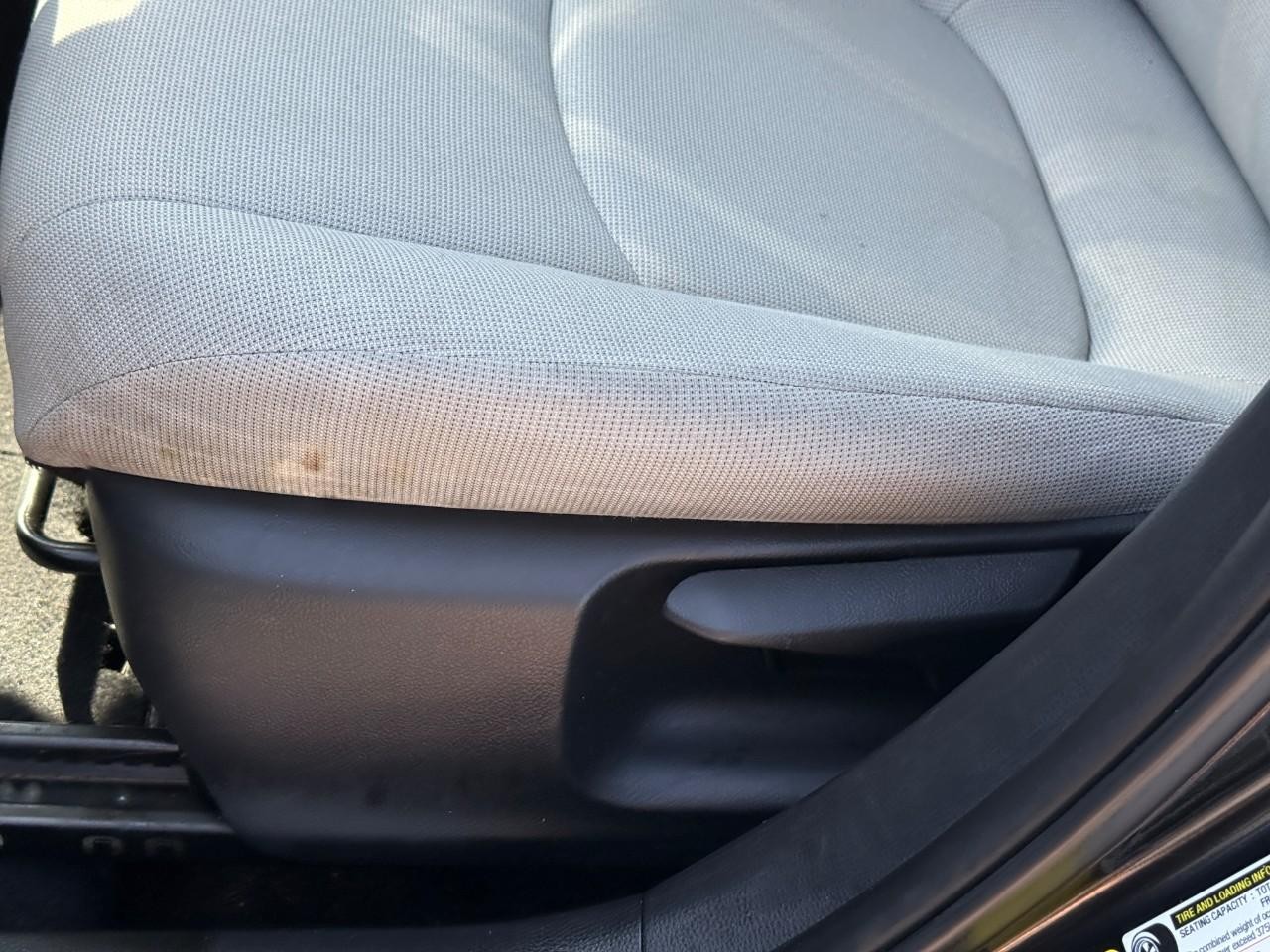 Toyota Corolla Vehicle Full-screen Gallery Image 16