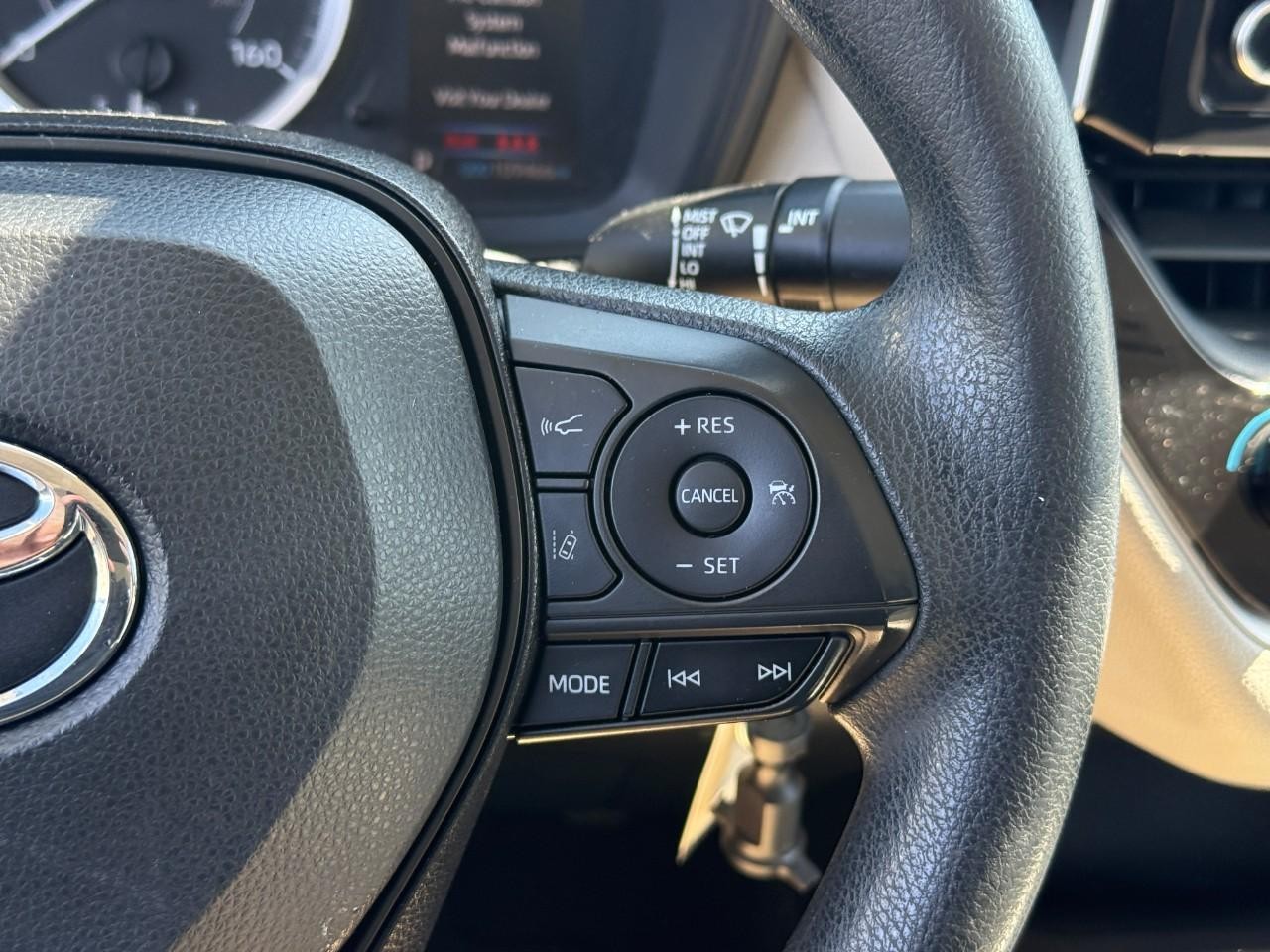 Toyota Corolla Vehicle Full-screen Gallery Image 18