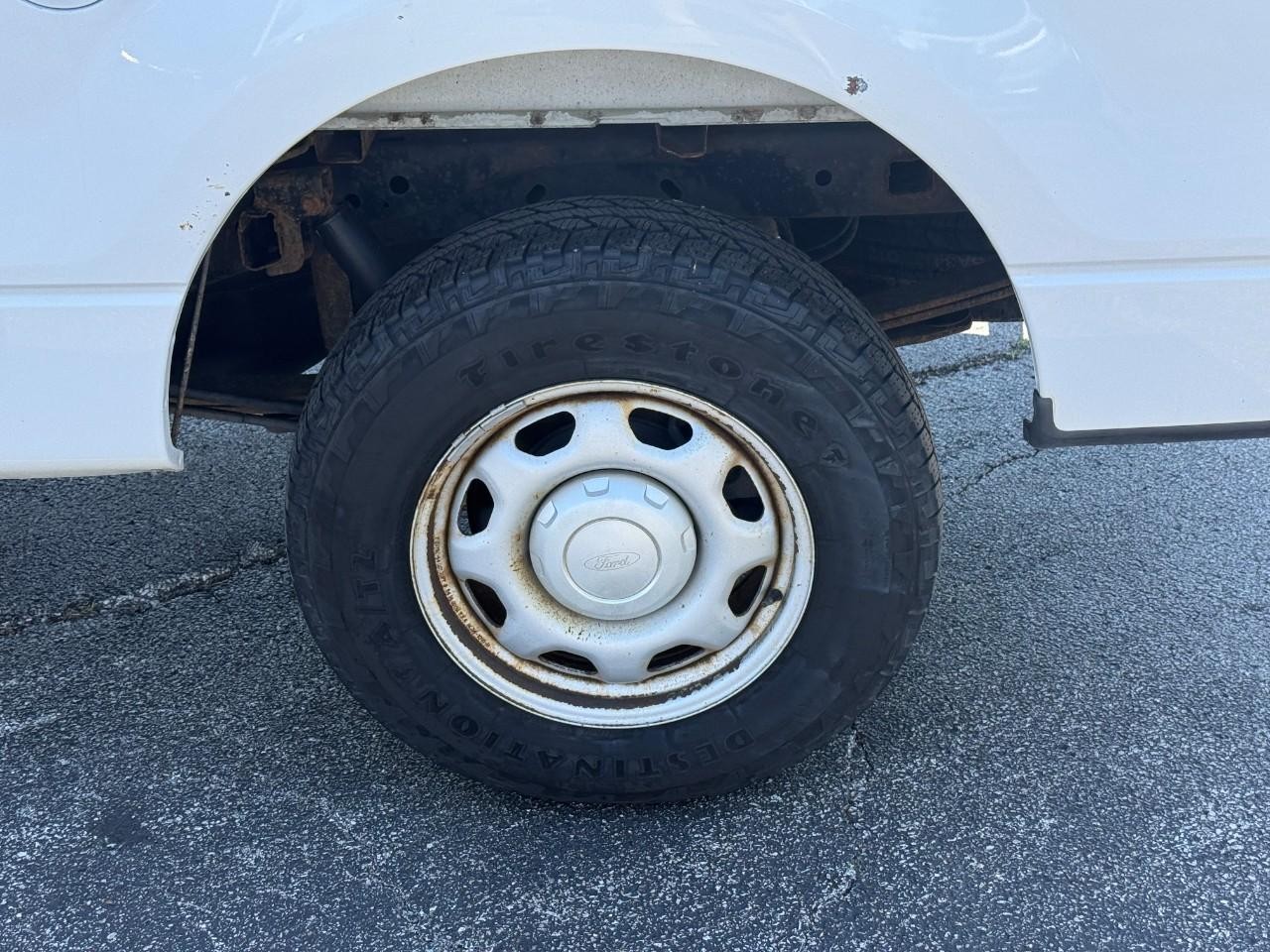 Ford F-150 Vehicle Full-screen Gallery Image 06