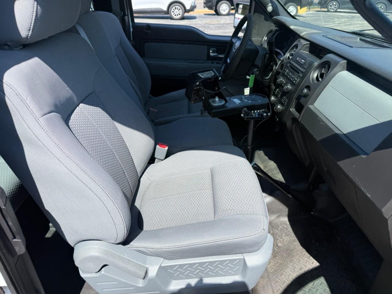 Ford F-150 Vehicle Full-screen Gallery Image 10